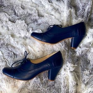 Vintage Dolce Nome blue leather heels.